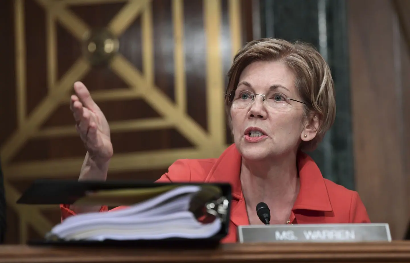 Elizabeth Warren gives the SEC deadline for cryptocurrency regulations in late July