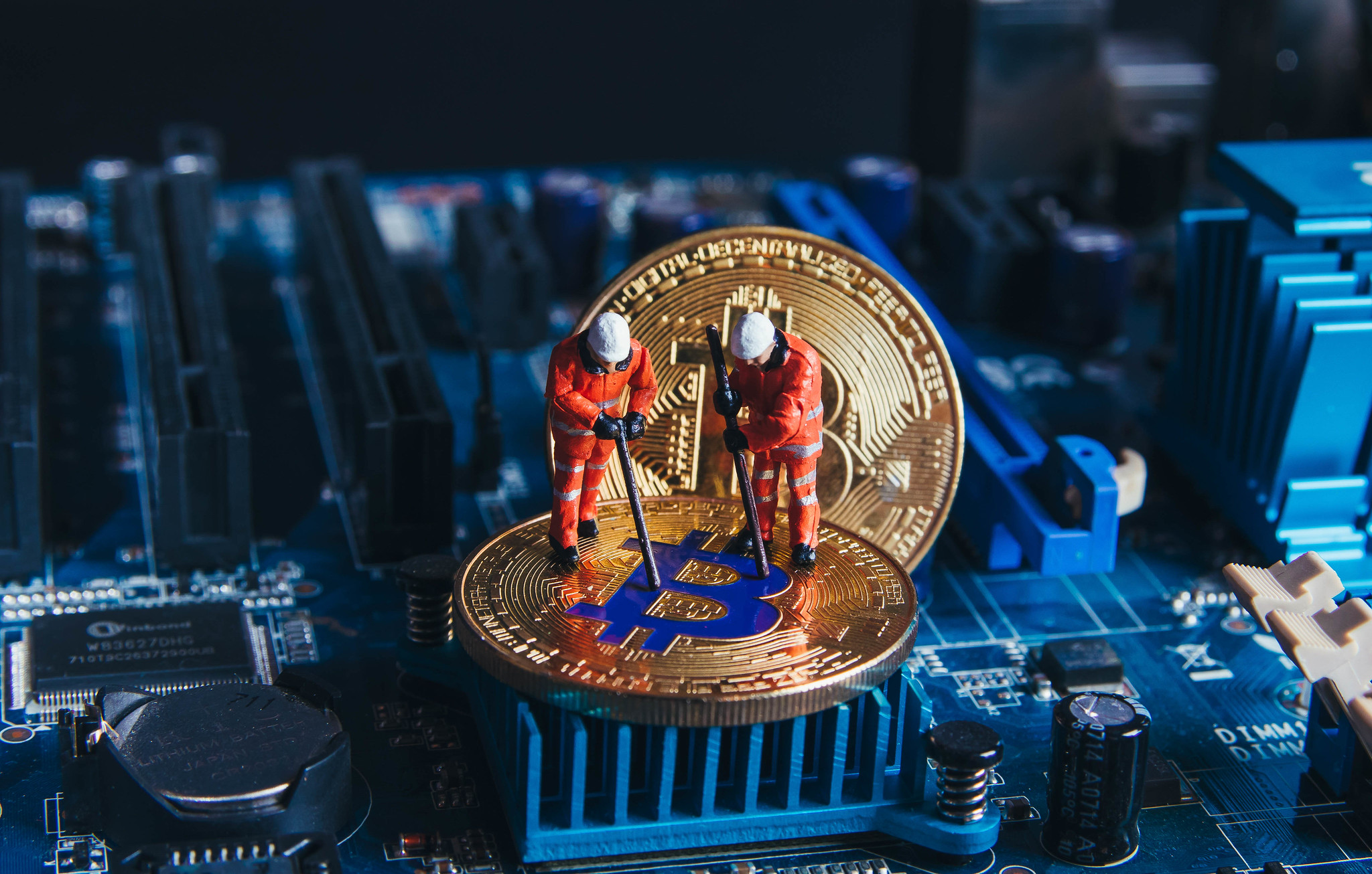 Many Bitcoin mining giants are established to broaden their operations  regardless of the reality that miners proceed to “unload” – CoinLive