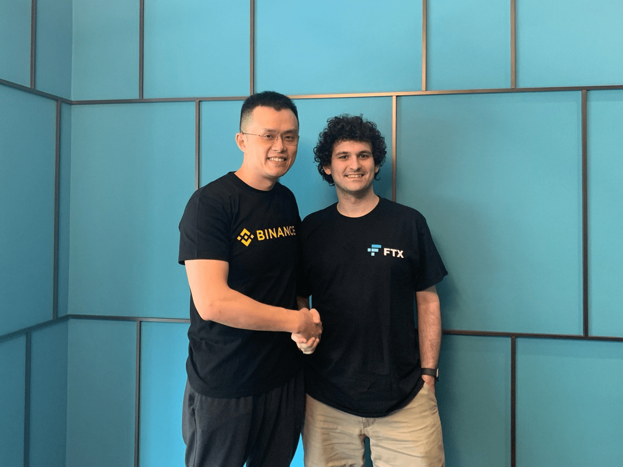 CZ Binance and Sam FTX "war of words" on the issue of "market bailout"

