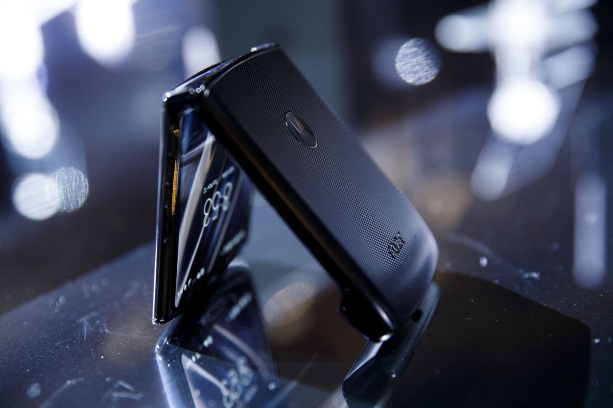 Sam Bankman-Fried can only use flip phones

