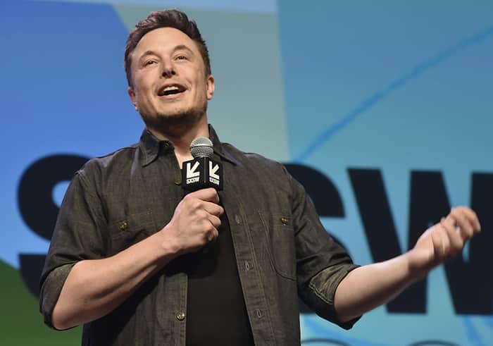 Elon Musk has conflicting posts about Bitcoin - Photo: Getty Images