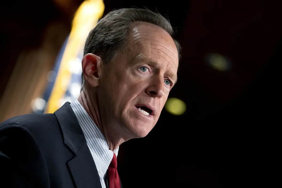 Senator Pat Toomey buys grayscale GBTC and ETHE stocks