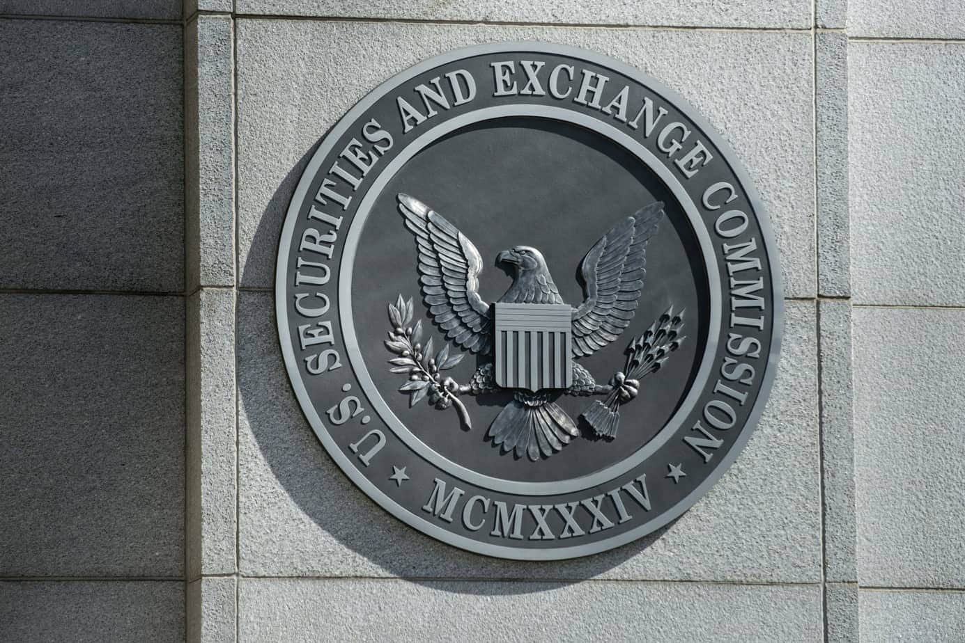 What can the SEC study from the German regulator to keep track of the cryptocurrency industry?