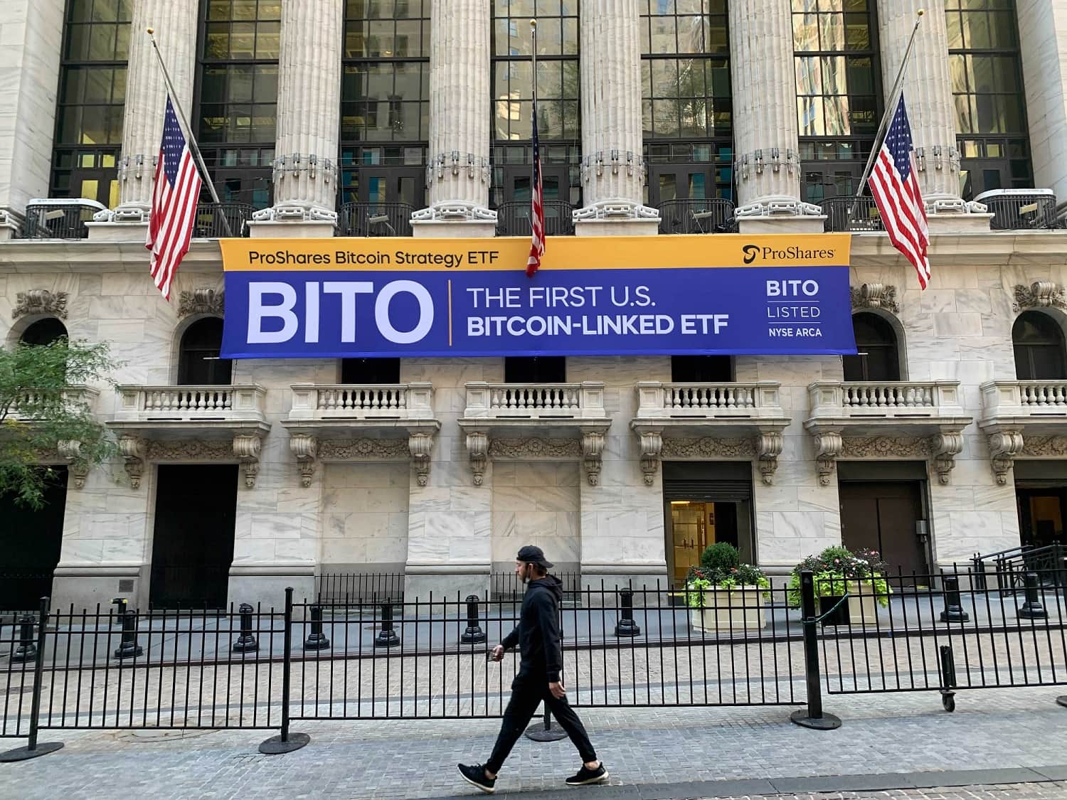 First Bitcoin ETF to attain $ one billion in trading volume, BTC surpasses $ 64,400