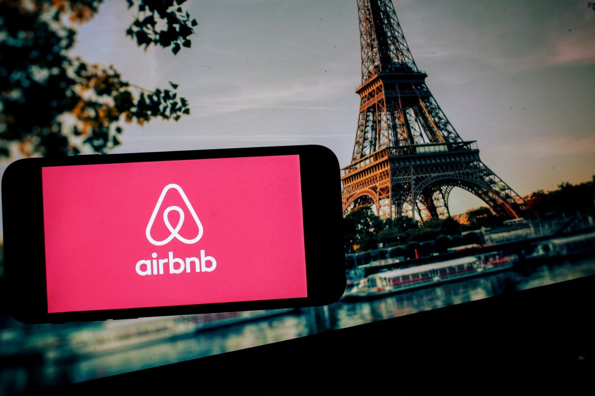 Airbnb “teases” the adoption of crypto payments