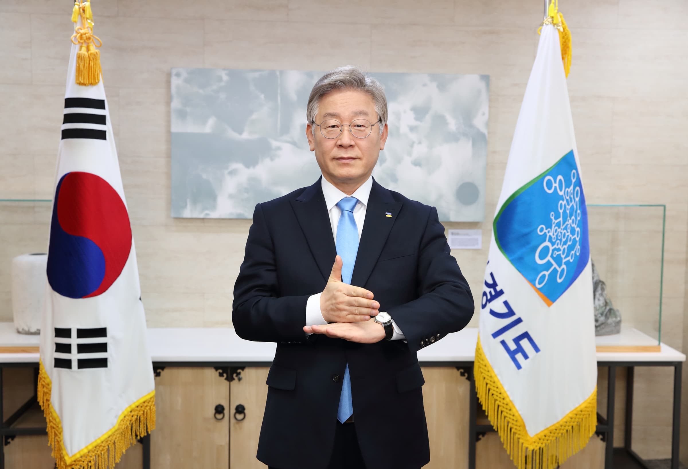 Korean presidential candidate concerns NFTs to increase money for the election campaign