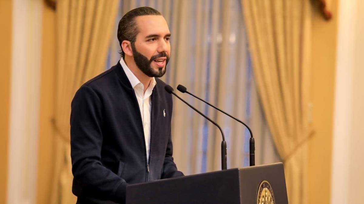 The president of El Salvador proposes to grant citizenship to foreign traders