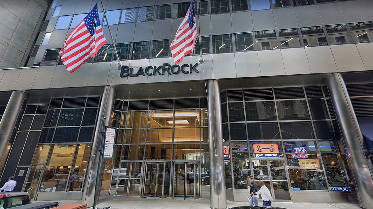 The world’s biggest fund management enterprise BlackRock is about to present Bitcoin (BTC) trading.