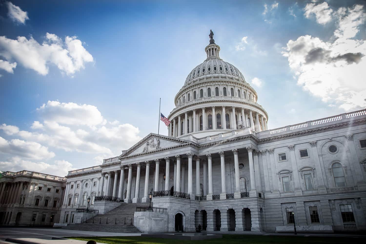 US lawmakers examine policy to open the cryptocurrency industry to institutional traders