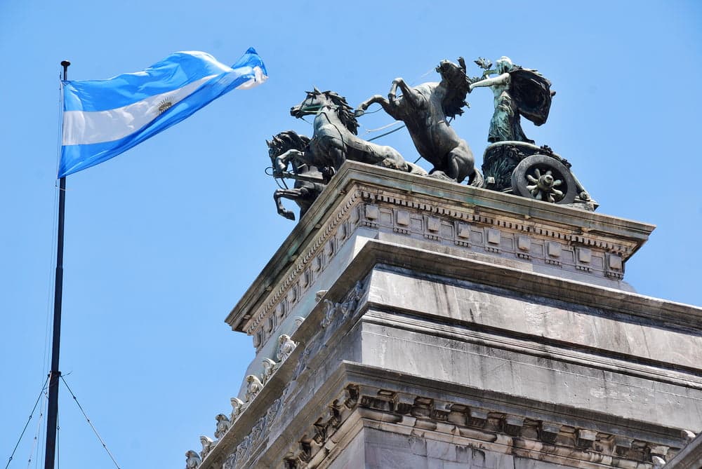Two big banking institutions in Argentina consecutively launch the cryptocurrency trading perform