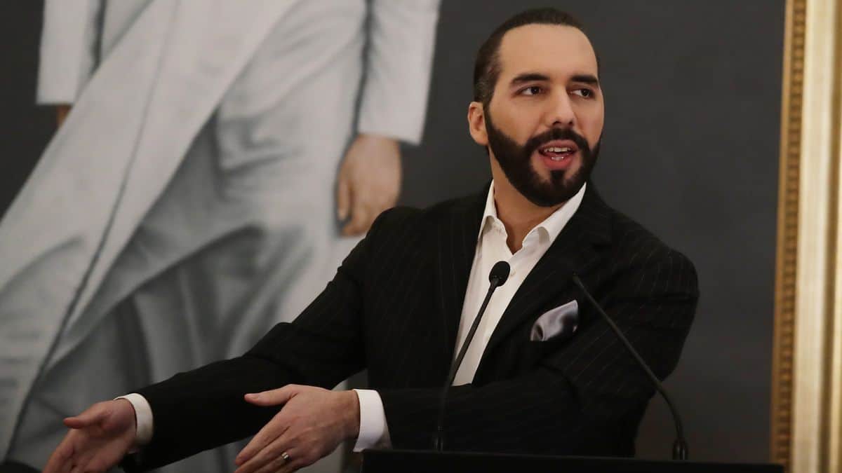 El Salvador provides to acquire its debt in advance
