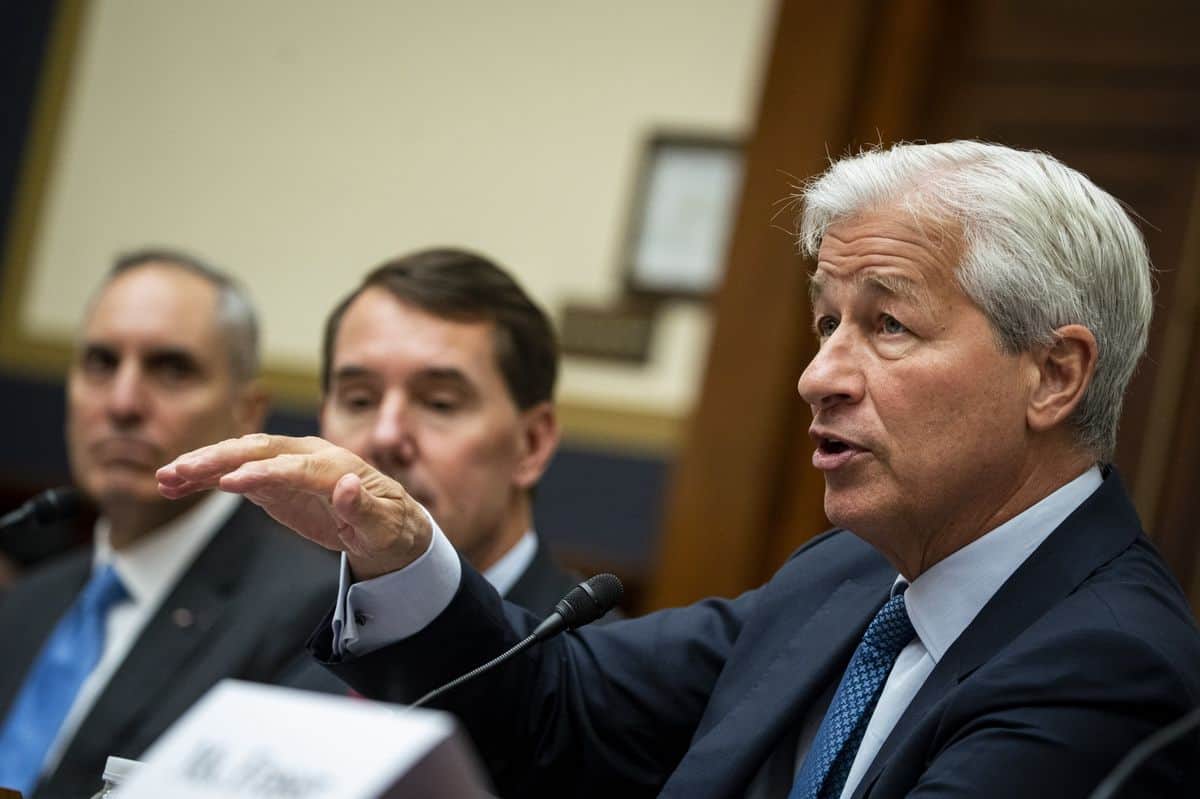 JPMorgan CEO says stablecoins must be adequately regulated, criticizing bitcoin as a ponzi