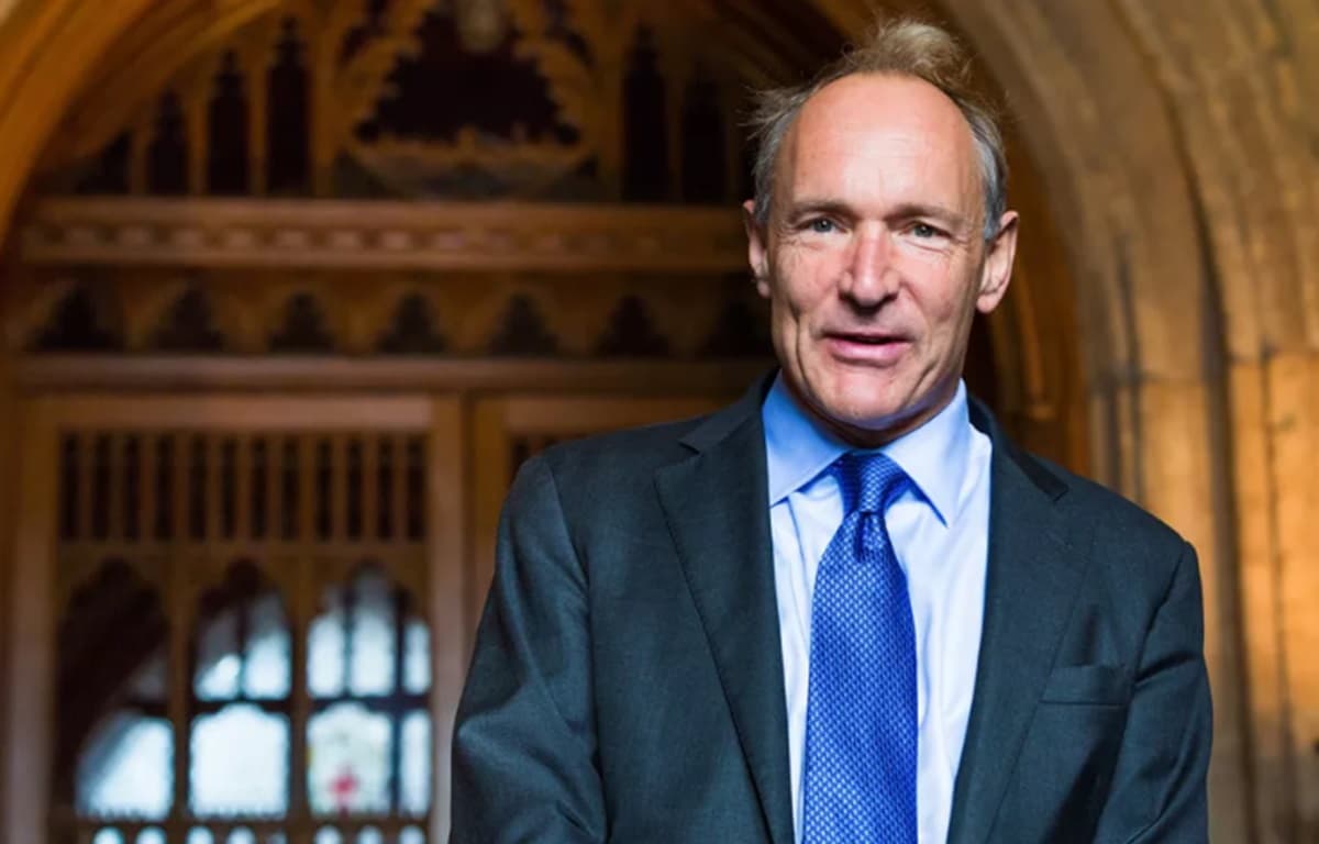 The creator of the World Wide Web likens the cryptocurrency market to a dot-com bubble