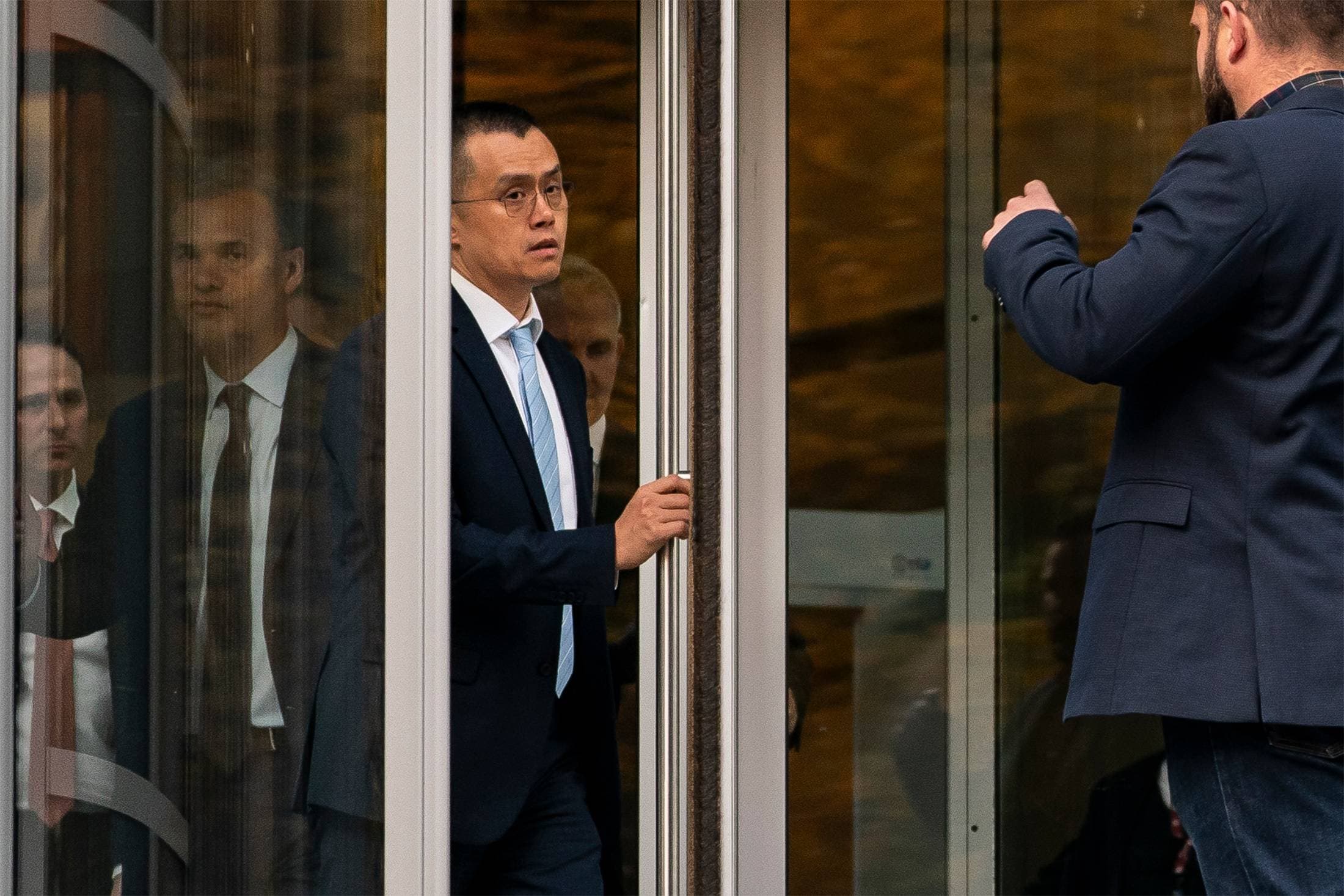 US officials want to continue to keep CZ Binance in the US pending the ruling
