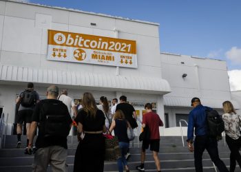 Bitcoin 2021 đang có nguy cơ trở thành sự kiện "siêu lây nhiễm" Covid-19