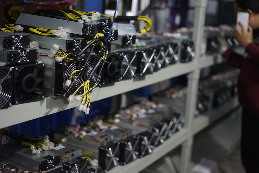 Hashrate of Bitcoin miners in China continues to decline due to the influence of Sichuan province