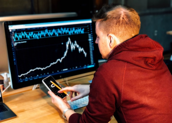 Những sinh viên MIT đã bỏ lỡ mức tăng 13.000% của Bitcoin để mua đồ ăn và giày