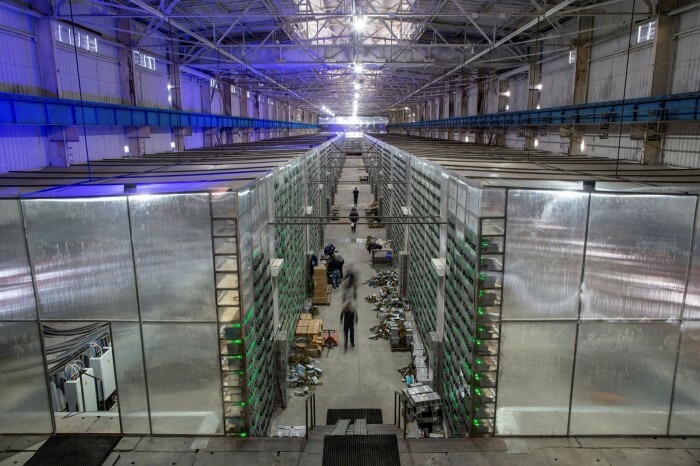 A New Bitcoin Mining Camp Installed in Russia.  Photo: Blomberg.