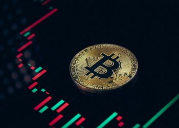 Bitcoin reaches long-term support for the sixth time, will it break?