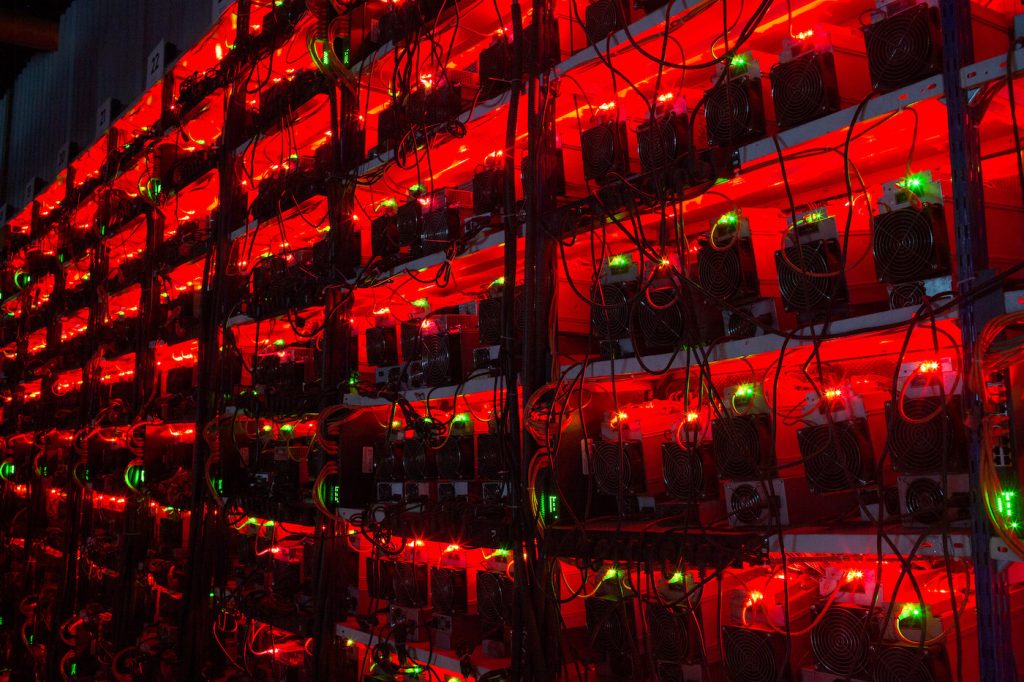 The difficulty of the Bitcoin mining algorithm recorded the largest decline in history