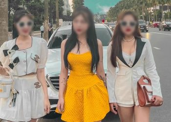 Photos taken with luxury cars and branded goods are an indispensable part of their Facebook pages "financial expert 4.0" ostensible.