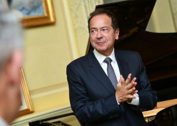Billionaire John Paulson Warns Bitcoin Will Come "stoneware" but it won't shorten BTC