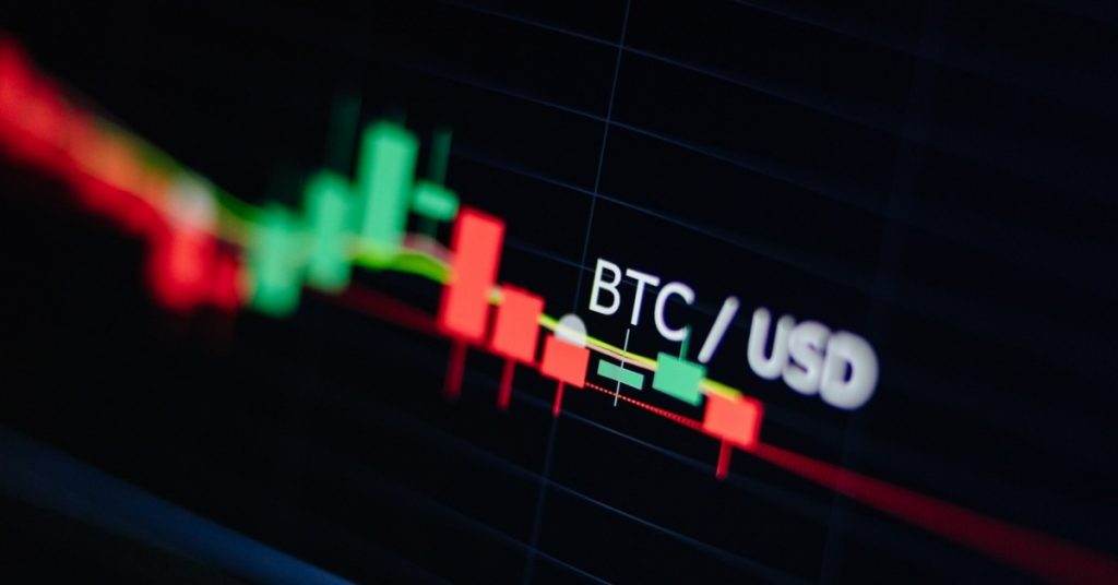 Bitcoin withdrawals from centralized exchanges increase to 100,000 BTC per month