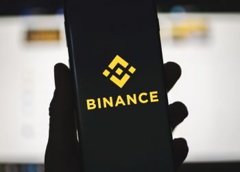 Dutch central bank accuses Binance of illegal activity