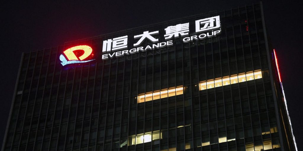 Evergrande shares have stopped trading, the risk of "default" is near