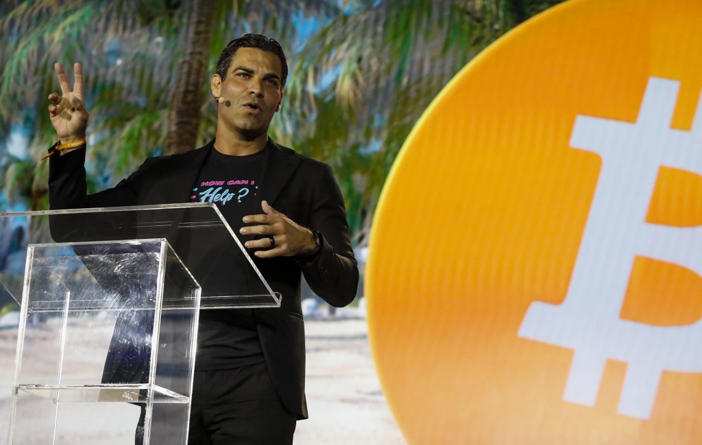 Miami mayor pushes proposal to pay government officials in Bitcoin