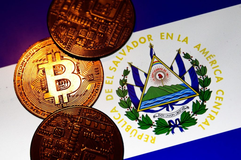 El Salvador "buys the fund" of 100 BTC amid the market decline