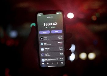 Solana's Phantom Wallet abandons plans to sell NFTs for iOS beta testing rights