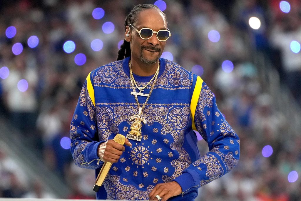 Legendary rapper Snoop Dogg launches the NFT collection on Cardano