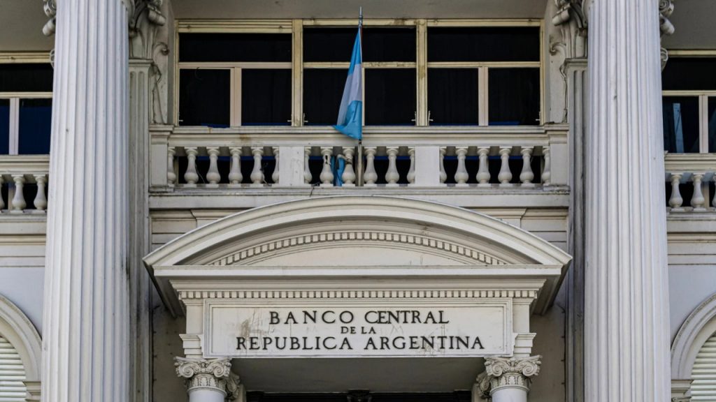 Argentina bans cryptocurrency trading through national banks