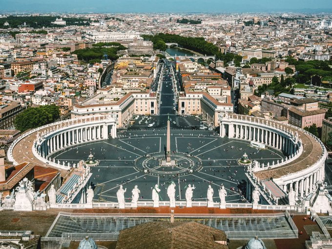 The Vatican launches the NFT gallery to "democratize art"