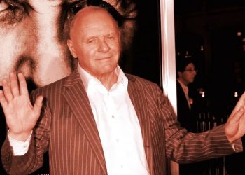 Anthony Hopkins consults Snoop Dogg on the proposal to issue the first NFT
