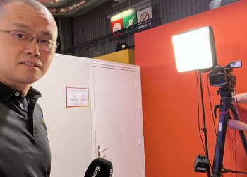 Binance CEO Confirms He Will Support Elon Musk Even More If Tesla CEO Decides To Buy Twitter Outright