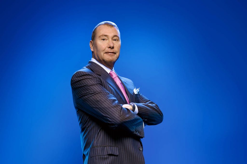 "King of ties" Jeffrey Gundlach predicts that Bitcoin (BTC) could drop to USD 10,000