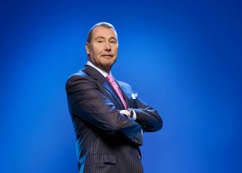 "King of ties" Jeffrey Gundlach predicts that Bitcoin (BTC) could drop to USD 10,000