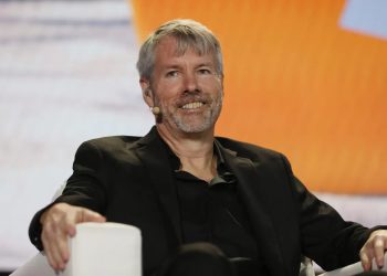 MicroStrategy's CEO says Bitcoin's short-term recession is not "problem" for the company