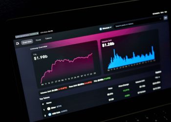 CZ Binance Says Uniswap Is "Hacked" But Turns Out To Be A "False Alarm"