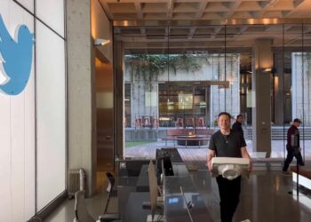 Dogecoin (DOGE) rises as Elon Musk prepares to complete the Twitter acquisition