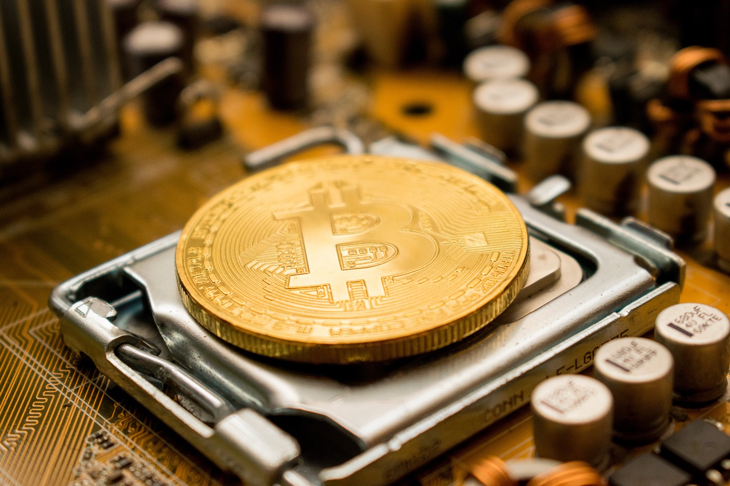 Bitcoin mining difficulty increases slightly despite market turmoil