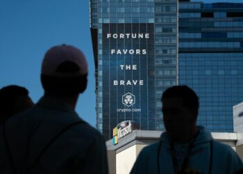 Crypto.com exchange was found to transfer USDC 1 billion to FTX - CEO claimed it was to "protect" users