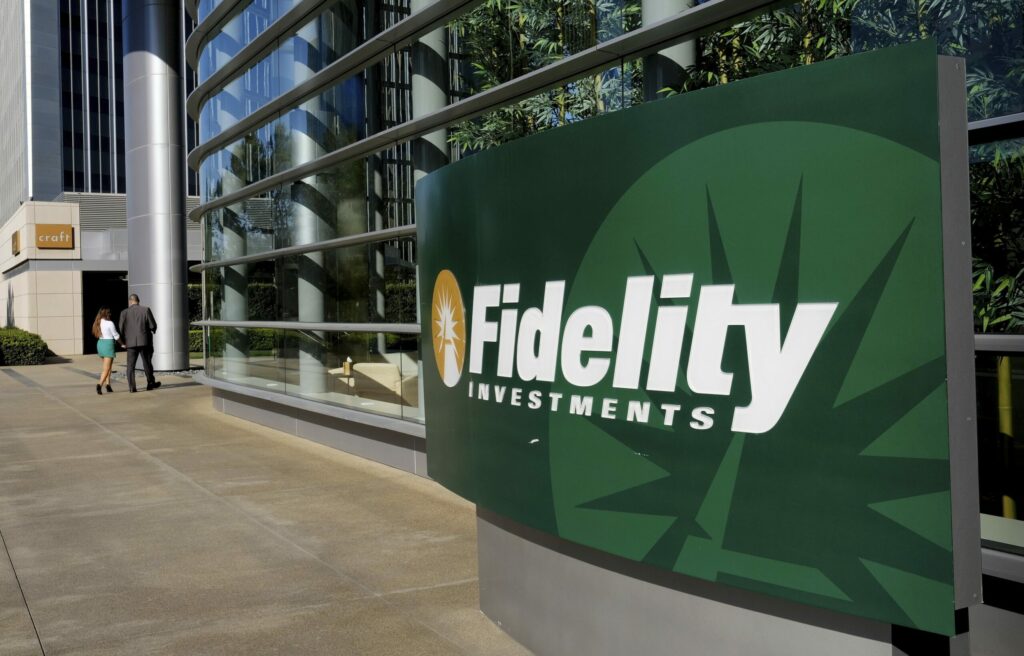 US Senators urge Fidelity to stop supplying products "retirement" into Bitcoins