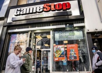 GameStop continues to lay off employees