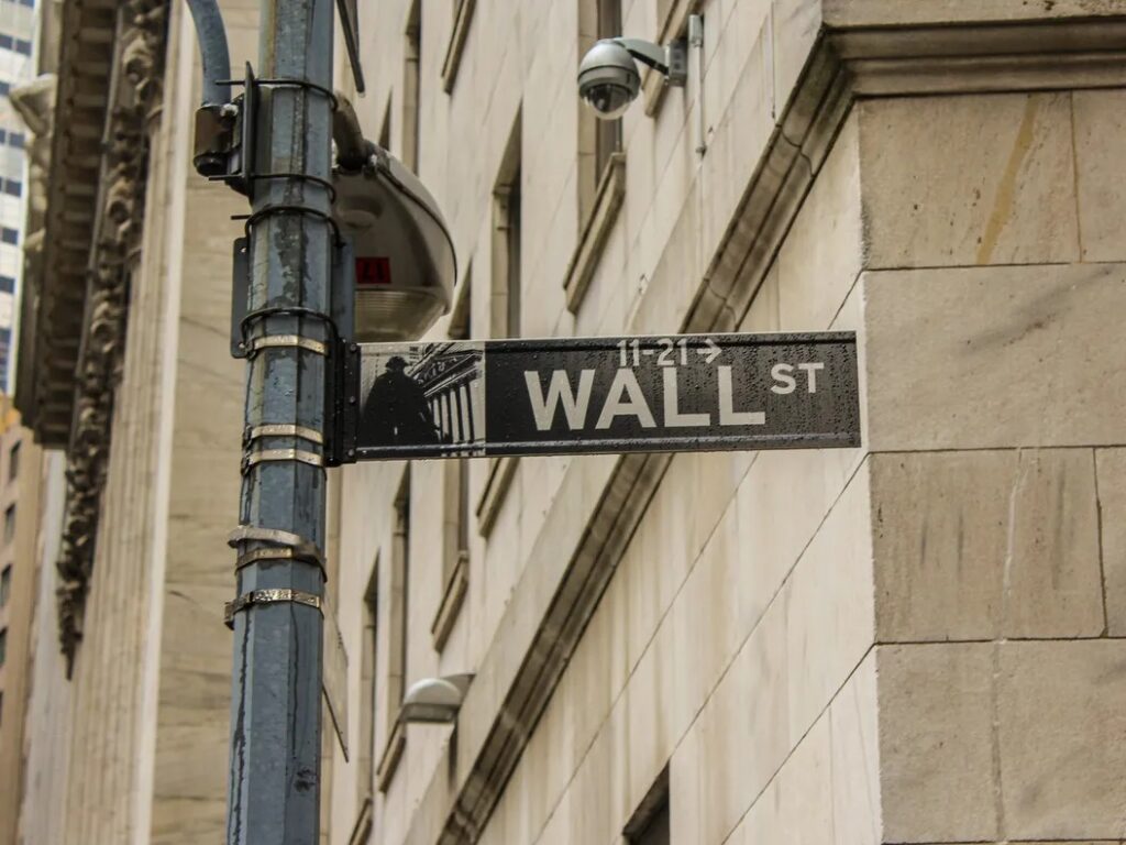 Wall Street Signature Bank “Dumps” $10B Crypto Exposure