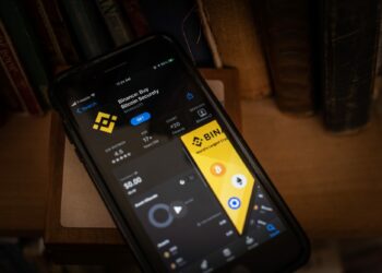 Binance's banking partners restrict trading in fiat quantities 10 Binance has been investigated by the CFTC for allowing US users to trade derivatives