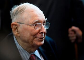 Billionaire Charlie Munger: America should ban cryptocurrencies completely