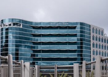 Cryptocurrency 'liquidity crisis' spreads to Silvergate Bank